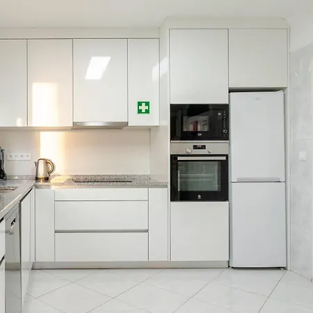 Coastal Horizon By Portugal Active Pensión